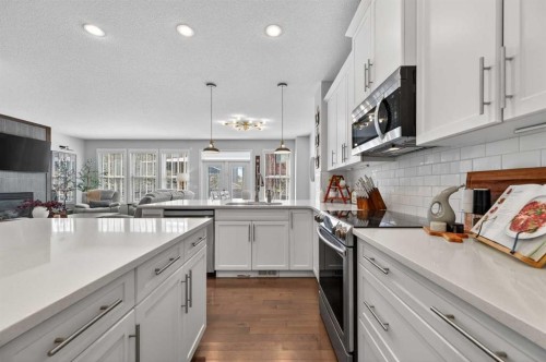 93 Legacy Green Se, Calgary, AB - Indoor Photo Showing Kitchen With Upgraded Kitchen