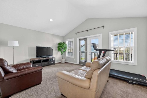 93 Legacy Green Se, Calgary, AB - Indoor Photo Showing Living Room