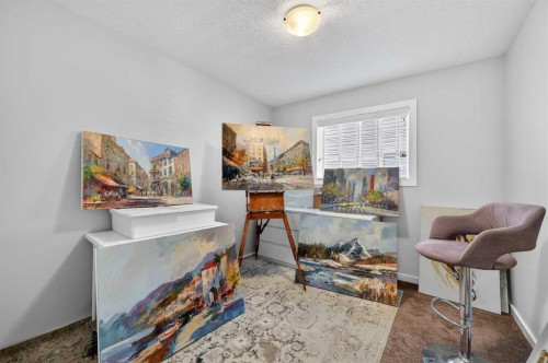93 Legacy Green Se, Calgary, AB - Indoor Photo Showing Other Room
