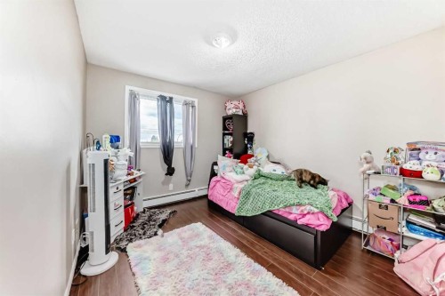 1-6-8 Huntley Close Ne, Calgary, AB - Indoor Photo Showing Bedroom