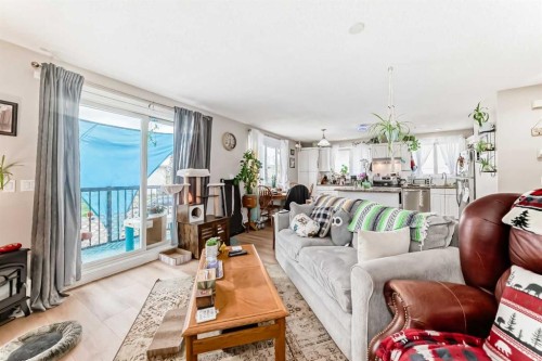 1-6-8 Huntley Close Ne, Calgary, AB - Indoor Photo Showing Living Room