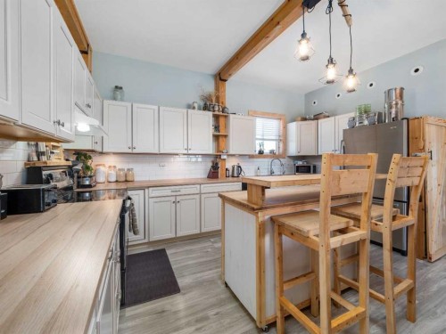 3-31035 Range Road 281, Rural Mountain View County, AB - Indoor Photo Showing Kitchen
