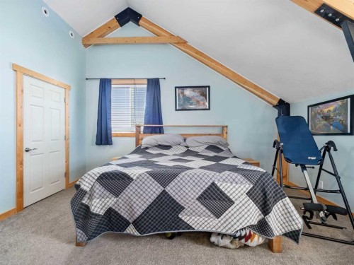 3-31035 Range Road 281, Rural Mountain View County, AB - Indoor Photo Showing Bedroom