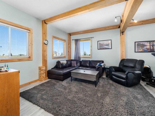 3-31035 Range Road 281, Rural Mountain View County, AB - Indoor Photo Showing Living Room
