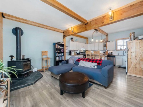 3-31035 Range Road 281, Rural Mountain View County, AB - Indoor Photo Showing Living Room