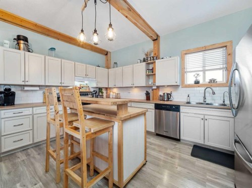 3-31035 Range Road 281, Rural Mountain View County, AB - Indoor Photo Showing Kitchen With Double Sink
