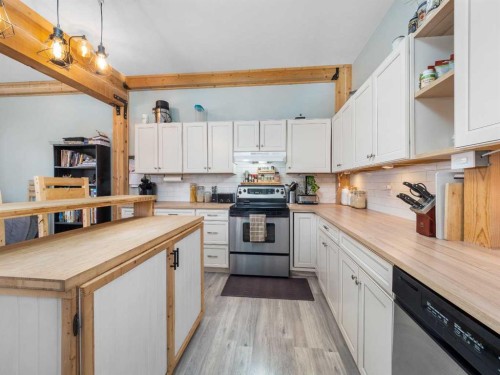 3-31035 Range Road 281, Rural Mountain View County, AB - Indoor Photo Showing Kitchen