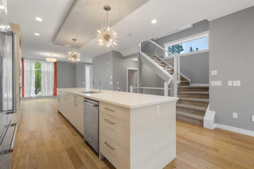 4905 21 Avenue Nw, Calgary, AB - Indoor Photo Showing Kitchen