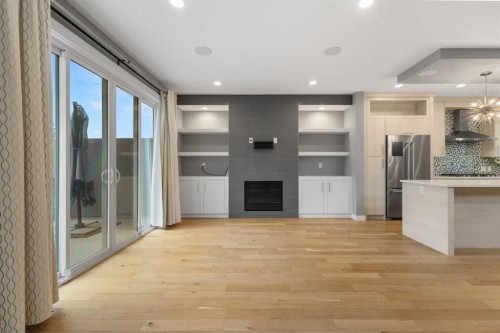 4905 21 Avenue Nw, Calgary, AB - Indoor Photo Showing Kitchen With Upgraded Kitchen