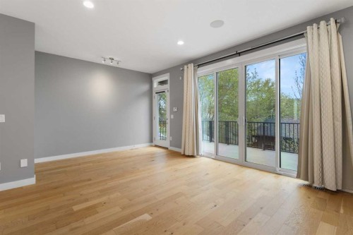 4905 21 Avenue Nw, Calgary, AB - Indoor Photo Showing Other Room