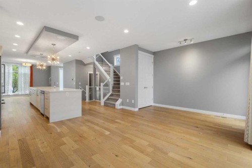 4905 21 Avenue Nw, Calgary, AB - Indoor Photo Showing Other Room