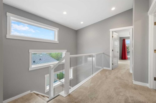 4905 21 Avenue Nw, Calgary, AB - Indoor Photo Showing Other Room