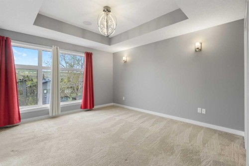 4905 21 Avenue Nw, Calgary, AB - Indoor Photo Showing Other Room