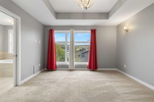 4905 21 Avenue Nw, Calgary, AB - Indoor Photo Showing Other Room