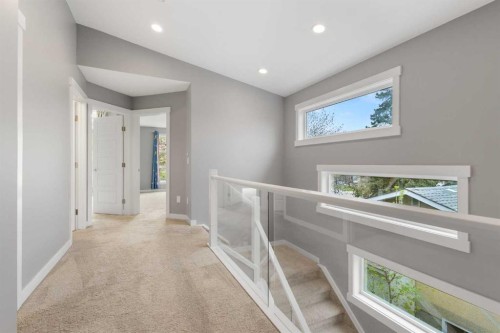 4905 21 Avenue Nw, Calgary, AB - Indoor Photo Showing Other Room