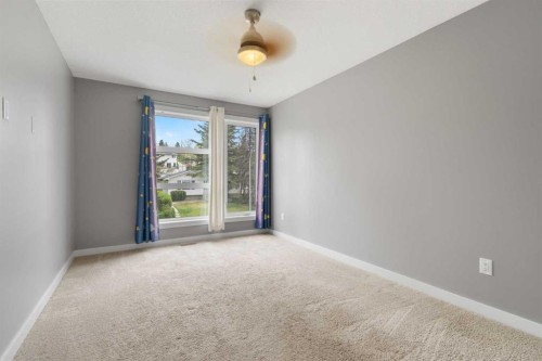 4905 21 Avenue Nw, Calgary, AB - Indoor Photo Showing Other Room