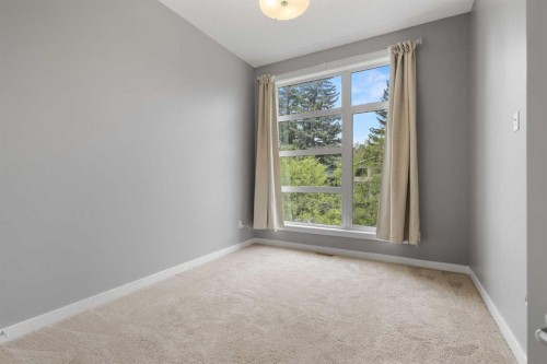 4905 21 Avenue Nw, Calgary, AB - Indoor Photo Showing Other Room