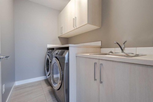 4905 21 Avenue Nw, Calgary, AB - Indoor Photo Showing Laundry Room