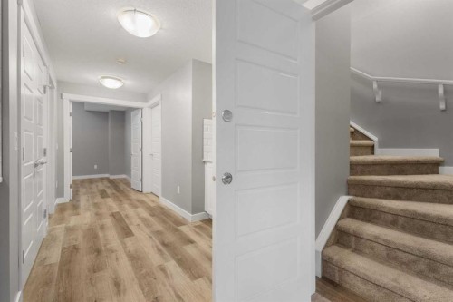 4905 21 Avenue Nw, Calgary, AB - Indoor Photo Showing Other Room