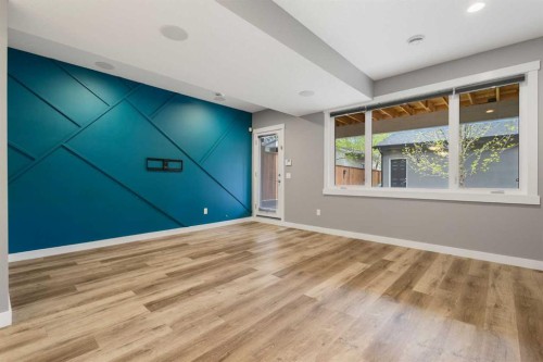 4905 21 Avenue Nw, Calgary, AB - Indoor Photo Showing Other Room