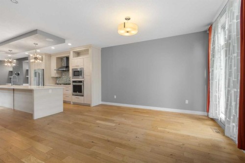 4905 21 Avenue Nw, Calgary, AB - Indoor Photo Showing Kitchen With Upgraded Kitchen