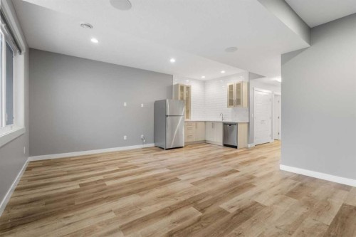4905 21 Avenue Nw, Calgary, AB - Indoor