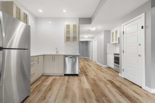 4905 21 Avenue Nw, Calgary, AB - Indoor Photo Showing Kitchen With Stainless Steel Kitchen With Upgraded Kitchen