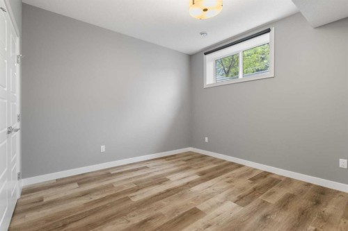 4905 21 Avenue Nw, Calgary, AB - Indoor Photo Showing Other Room