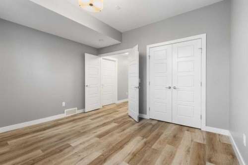 4905 21 Avenue Nw, Calgary, AB - Indoor Photo Showing Other Room