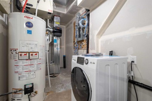 4905 21 Avenue Nw, Calgary, AB - Indoor Photo Showing Laundry Room