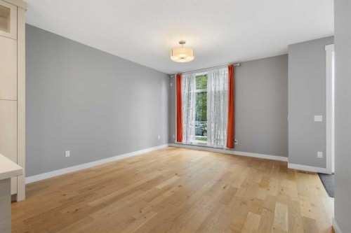 4905 21 Avenue Nw, Calgary, AB - Indoor Photo Showing Other Room
