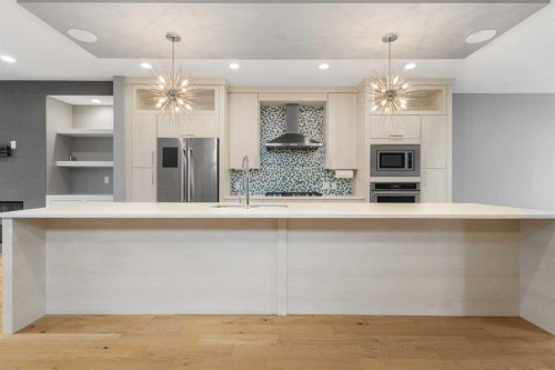 4905 21 Avenue Nw, Calgary, AB - Indoor Photo Showing Kitchen With Upgraded Kitchen