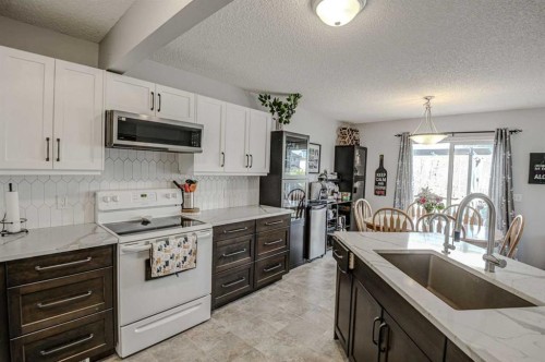 181 Citadel Ridge Close Nw, Calgary, AB - Indoor Photo Showing Kitchen