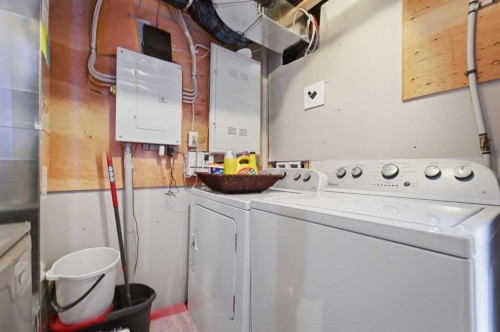 1311-121 Copperpond Common North, Calgary, AB - Indoor Photo Showing Laundry Room