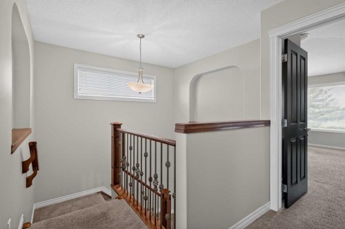 32 Evanspark Circle Nw, Calgary, AB - Indoor Photo Showing Other Room