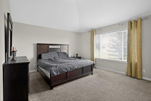 32 Evanspark Circle Nw, Calgary, AB - Indoor Photo Showing Bedroom