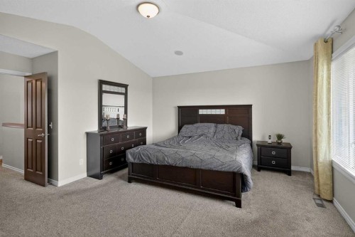 32 Evanspark Circle Nw, Calgary, AB - Indoor Photo Showing Bedroom