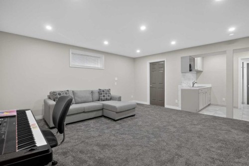 32 Evanspark Circle Nw, Calgary, AB - Indoor Photo Showing Basement