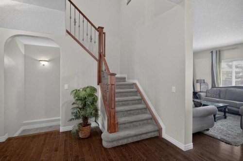 32 Evanspark Circle Nw, Calgary, AB - Indoor Photo Showing Other Room