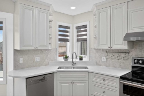 84 Shawbrooke Circle Sw, Calgary, AB - Indoor Photo Showing Kitchen