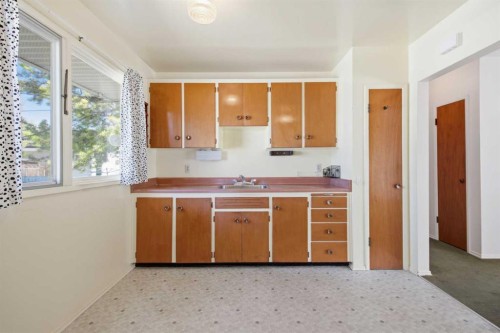 120 Glenpatrick Drive Sw, Calgary, AB - Indoor Photo Showing Other Room
