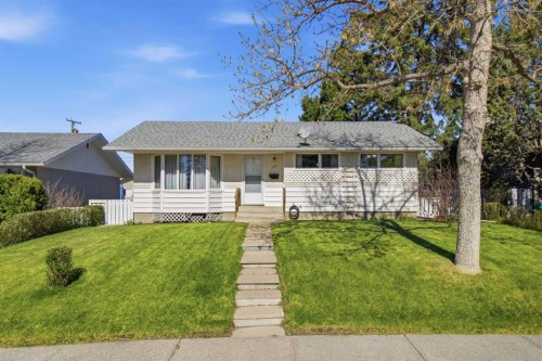 120 Glenpatrick Drive Sw, Calgary, AB - Outdoor