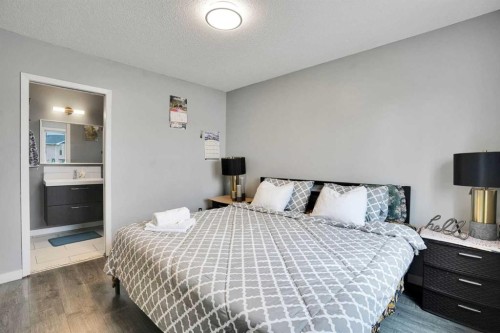 32 Taraglen Place Ne, Calgary, AB - Indoor Photo Showing Bedroom