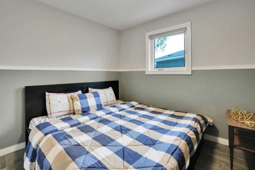 32 Taraglen Place Ne, Calgary, AB - Indoor Photo Showing Bedroom