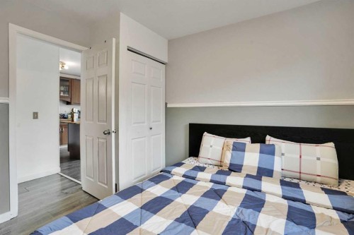 32 Taraglen Place Ne, Calgary, AB - Indoor Photo Showing Bedroom