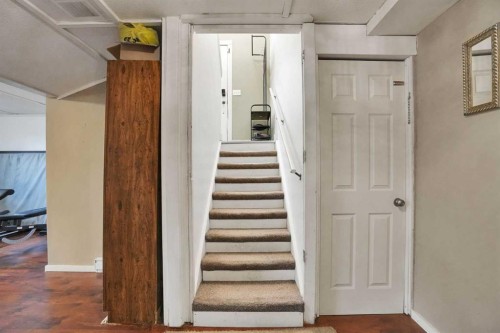 32 Taraglen Place Ne, Calgary, AB - Indoor Photo Showing Other Room