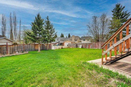 32 Taraglen Place Ne, Calgary, AB - Outdoor