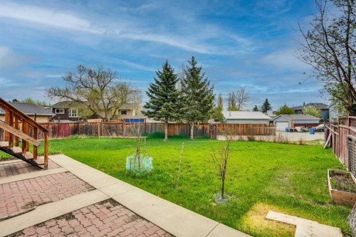 32 Taraglen Place Ne, Calgary, AB - Outdoor With Backyard