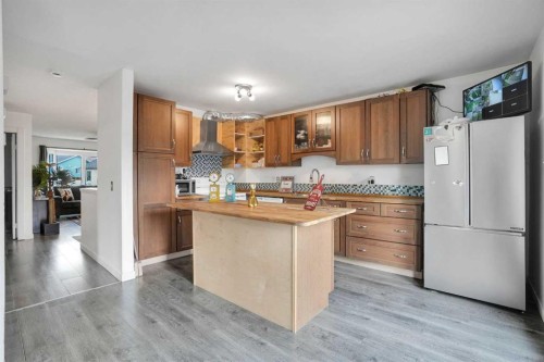32 Taraglen Place Ne, Calgary, AB - Indoor Photo Showing Kitchen