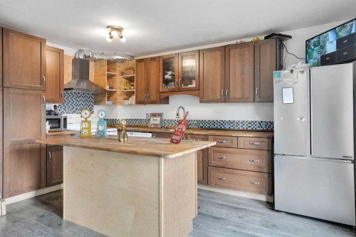 32 Taraglen Place Ne, Calgary, AB - Indoor Photo Showing Kitchen